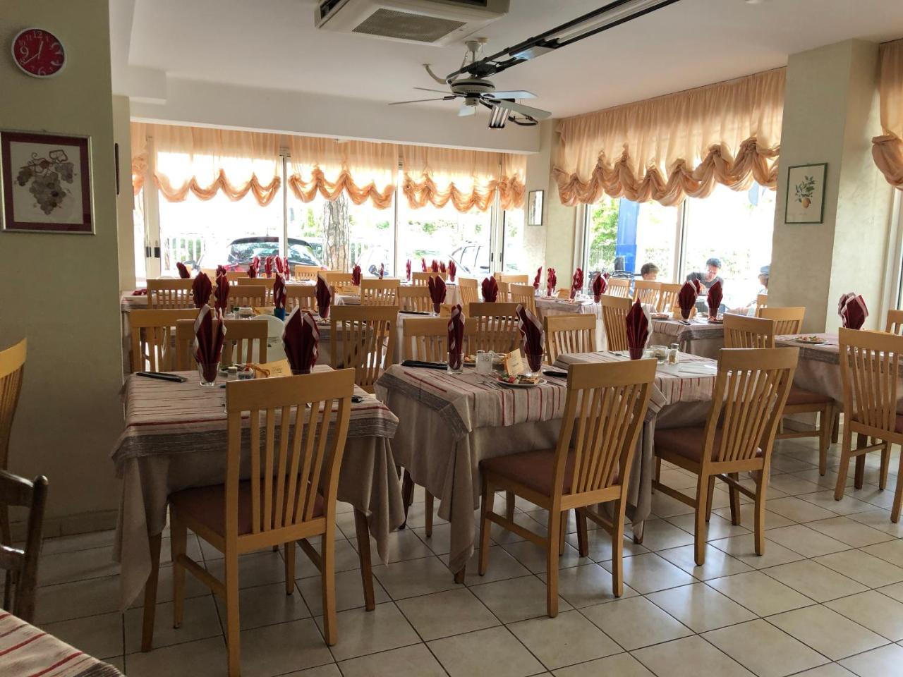 Hotel Canasta Riccione Ngoại thất bức ảnh